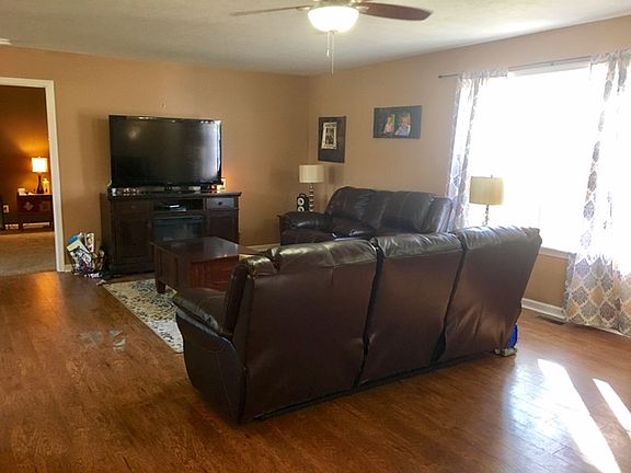 2nd image of 2503 Oakwood Ln