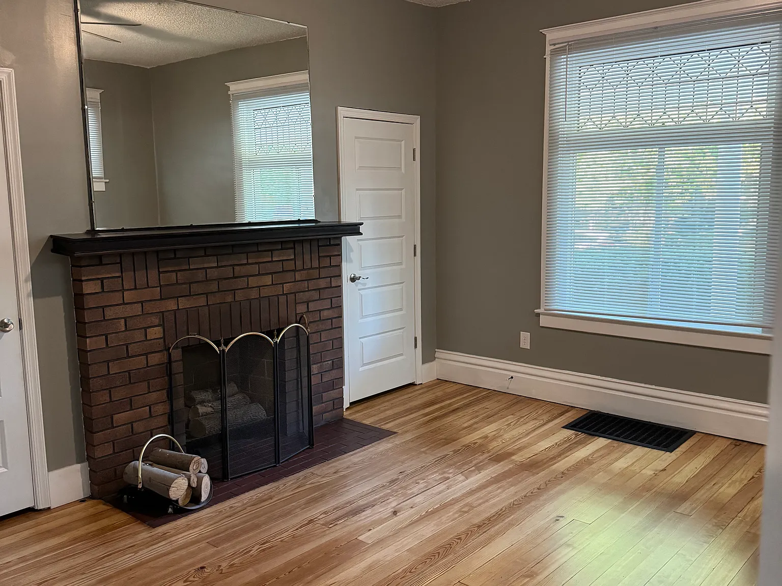 1713 Baird Ave — Photo 3