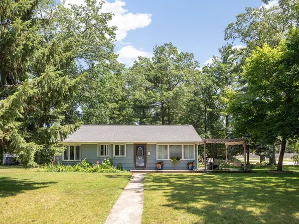 635 Terrace Dr, Traverse City, MI 49686
