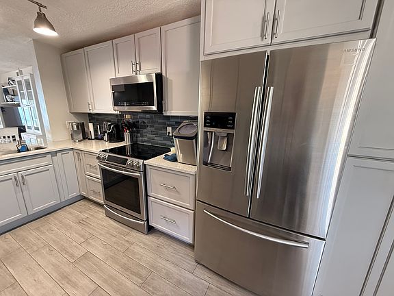 4th image of 4942 Coquina Key Dr SE