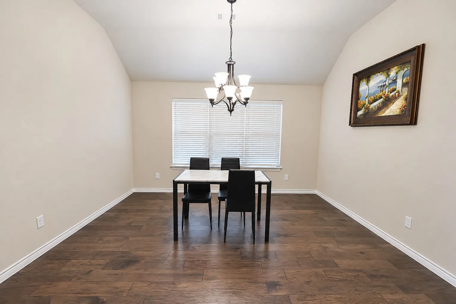 4 bed, 2159 sqft, $2,950 — Photo 4