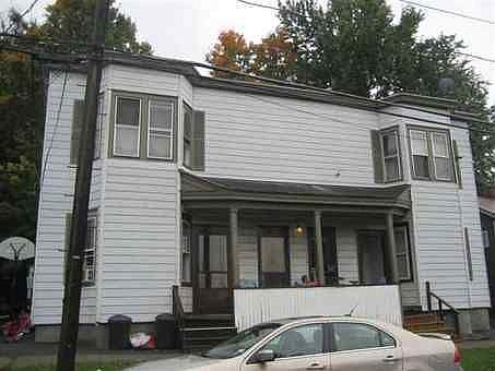 2nd image of 115 1/2 E Clinton St