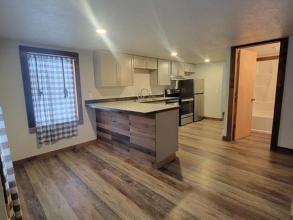 Kitchen and sit up bar