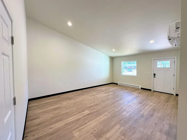 1201-1203 Atrium Ct — Photo 8