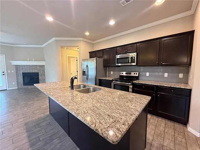 1486 S Blue Willow Ave — Photo 4