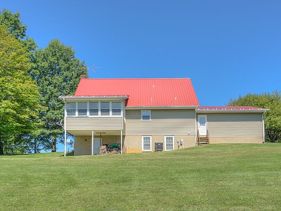 4th image of 2190 Wintergreen Dr