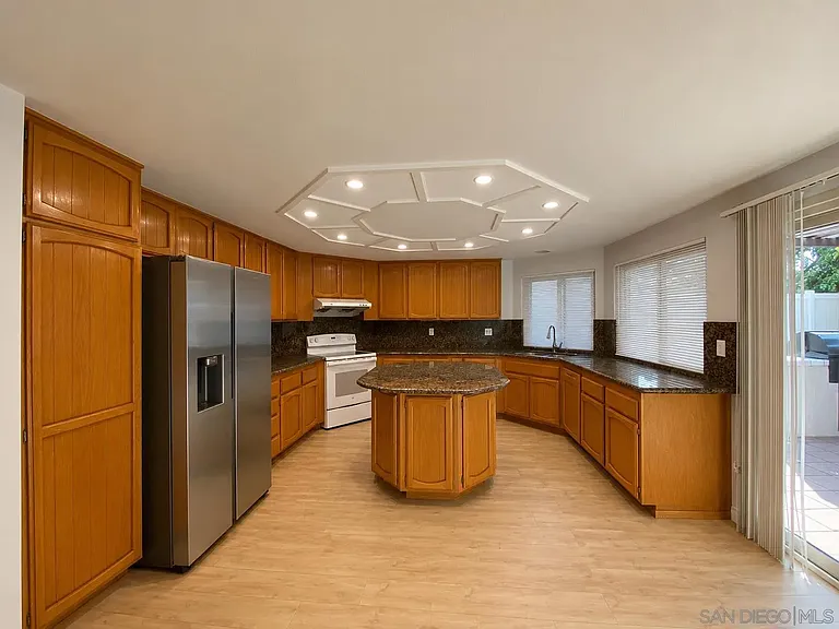 12592 Heatherfield Ln — Photo 17