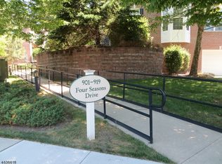 917 Four Seasons Dr, Wayne, NJ 07470