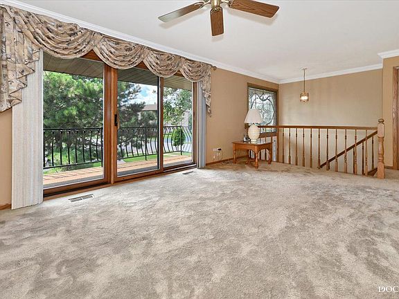 4th image of 16001 Pine Dr #3W