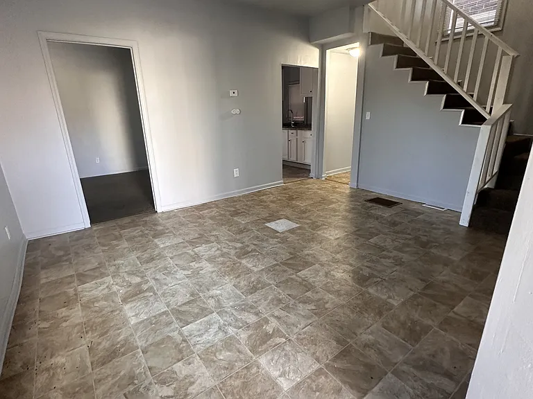 558 Holbrook Ave — Photo 2