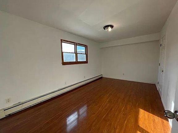 4th image of 108 Lewiston St Floor 1