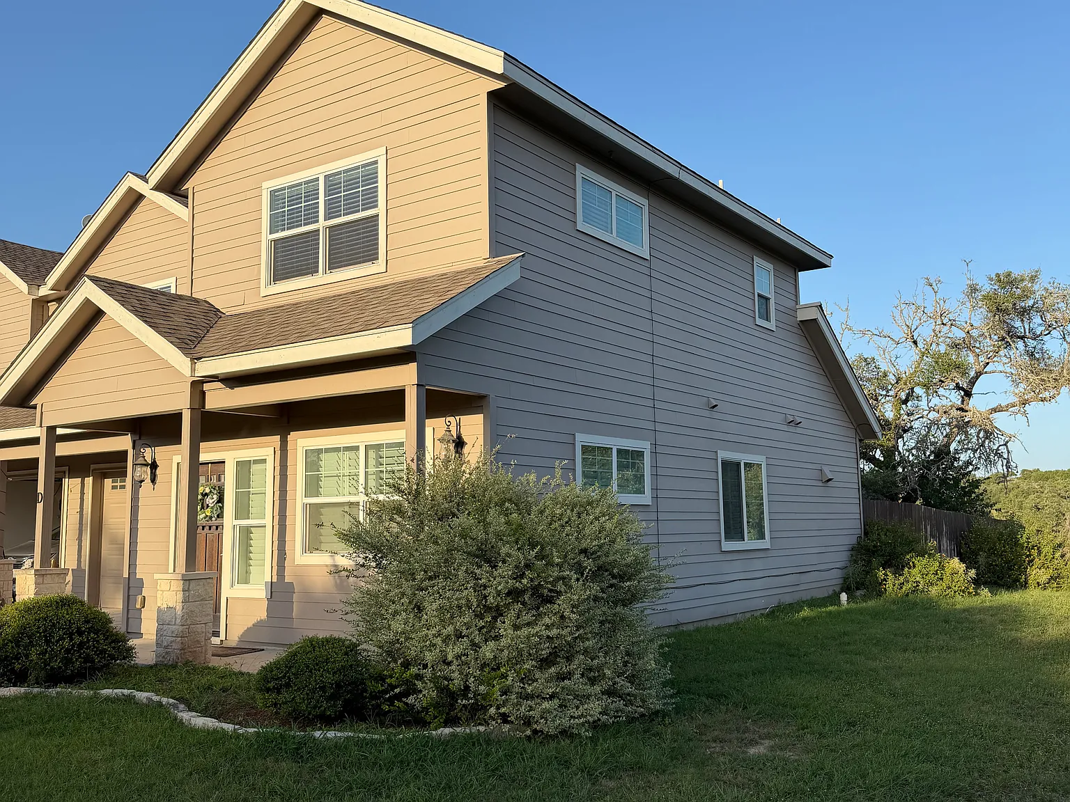 3 bed, 2.5 bath, 1560 sqft, $2,400 — Photo 2