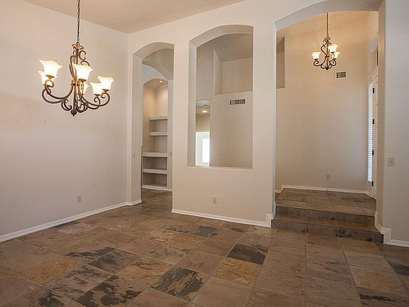 5th image of 705 E Goldenrod St