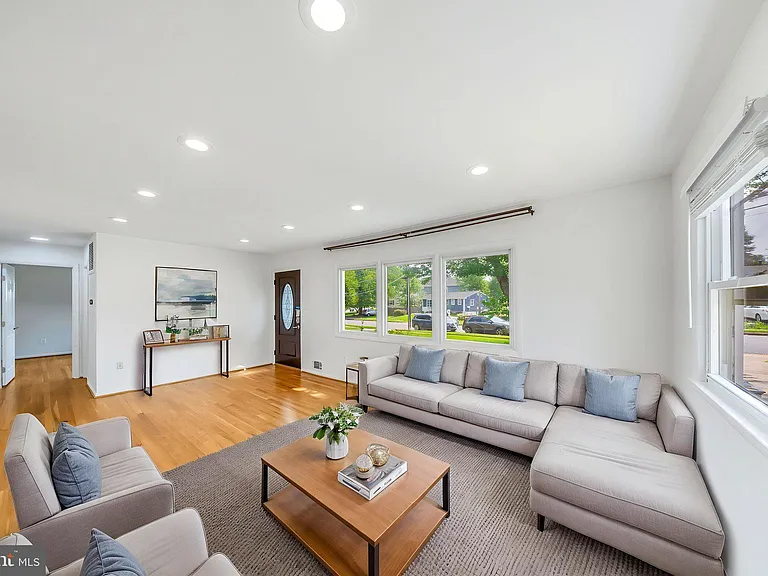 7411 Tillman Dr — Photo 4