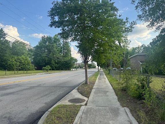 4th image of 1090 College Ave