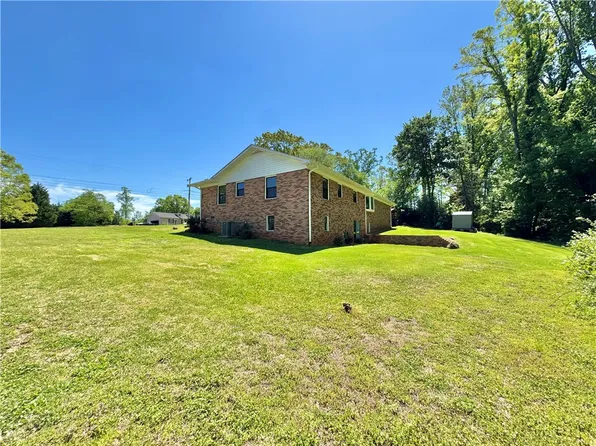 1113 Fox Squirrel Ridge Rd, Pickens, SC 29671