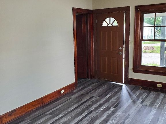 5th image of 639 Dewey Ave