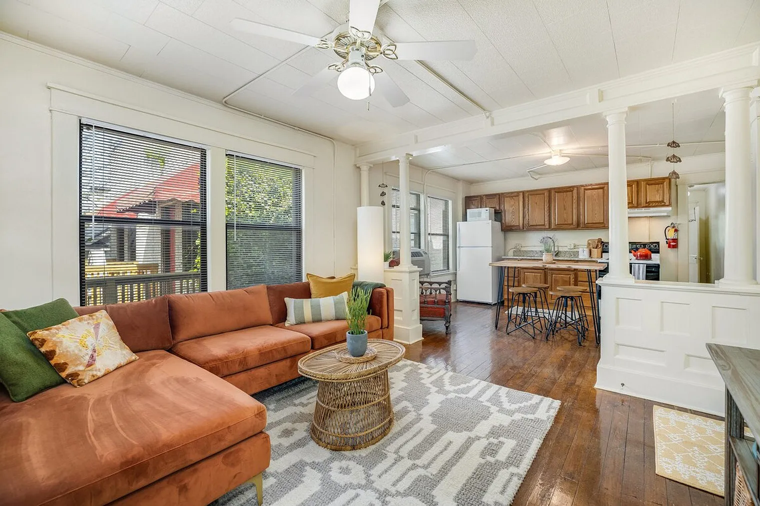 2 bed, 1.0 bath, 796 sqft, $2,388 — Photo 1