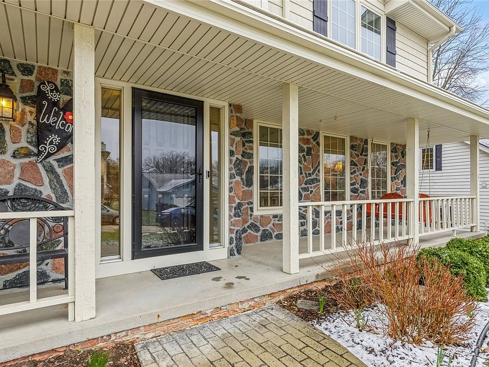 8004 Maple Dr, Urbandale, IA 50322 Zillow