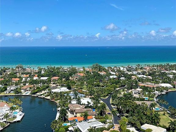 4th image of 20191 E Country Club Dr APT 901