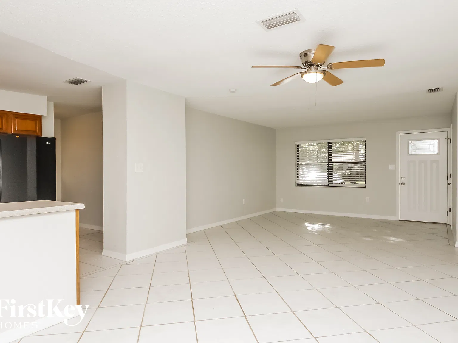 3 bed, 2.0 bath, 1220 sqft, $2,355 — Photo 3
