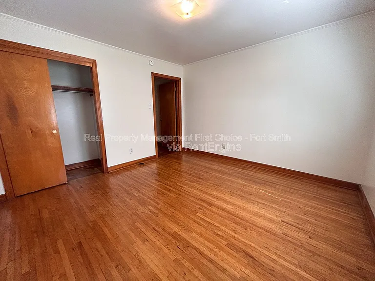 1306 S 41st St — Photo 32