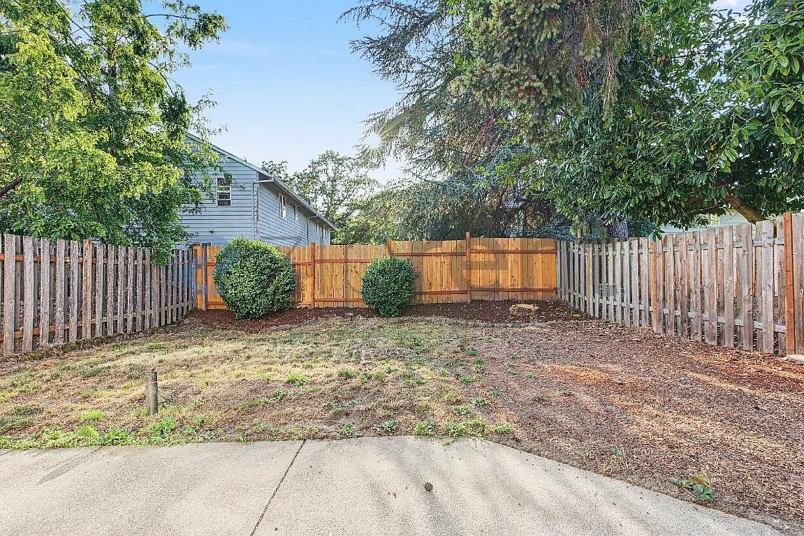 3 bed, 2.5 bath, 1360 sqft, $2,790 — Photo 4