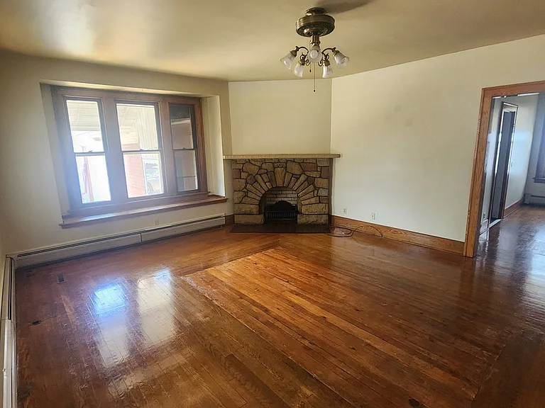 205 S 15th St — Photo 7