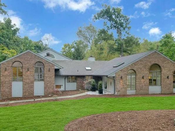 7 Dogwood Hill Rd, Upper Saddle River, NJ 07458