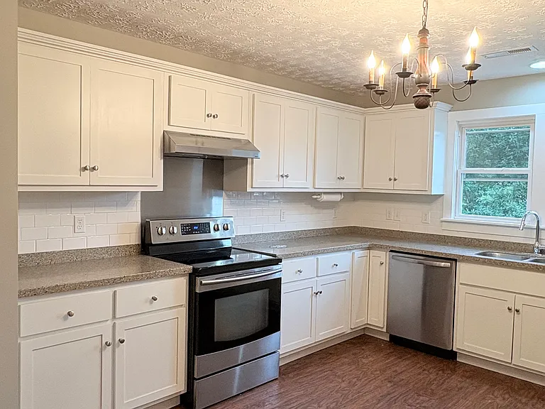 140 Highland Ave — Photo 6