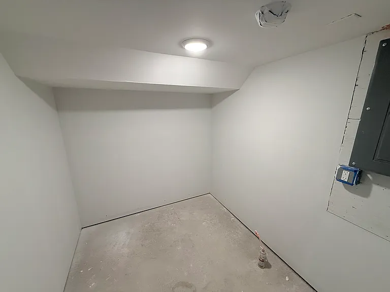29 Allen St #1 — Photo 9