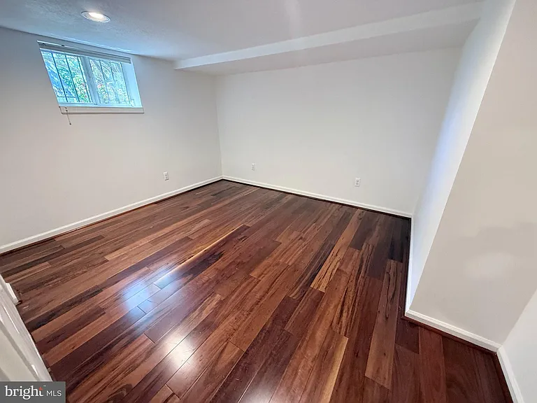 5021 Cathedral Ave NW — Photo 9