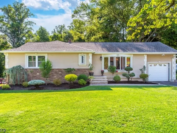 95 Wayne Ct, North Haledon Boro, NJ 07508