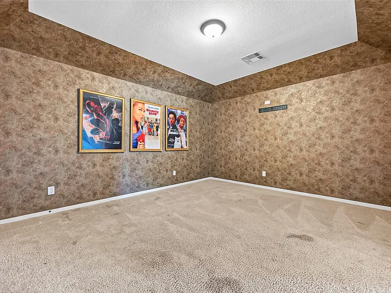 9735 Lansing Meadows Dr — Photo 45