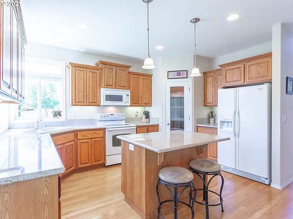 2nd image of 10700 NE 111th Ct