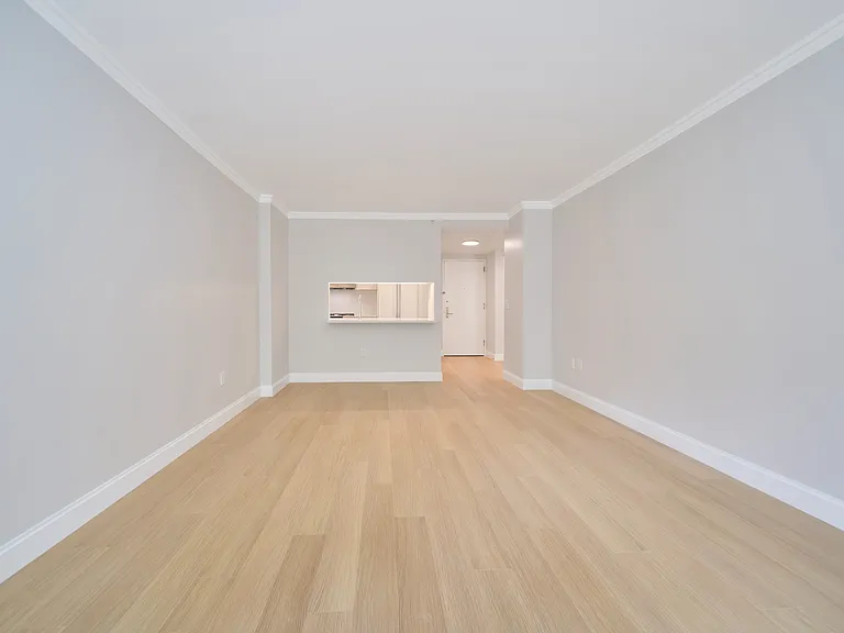 160 Riverside Blvd #806 — Photo 3