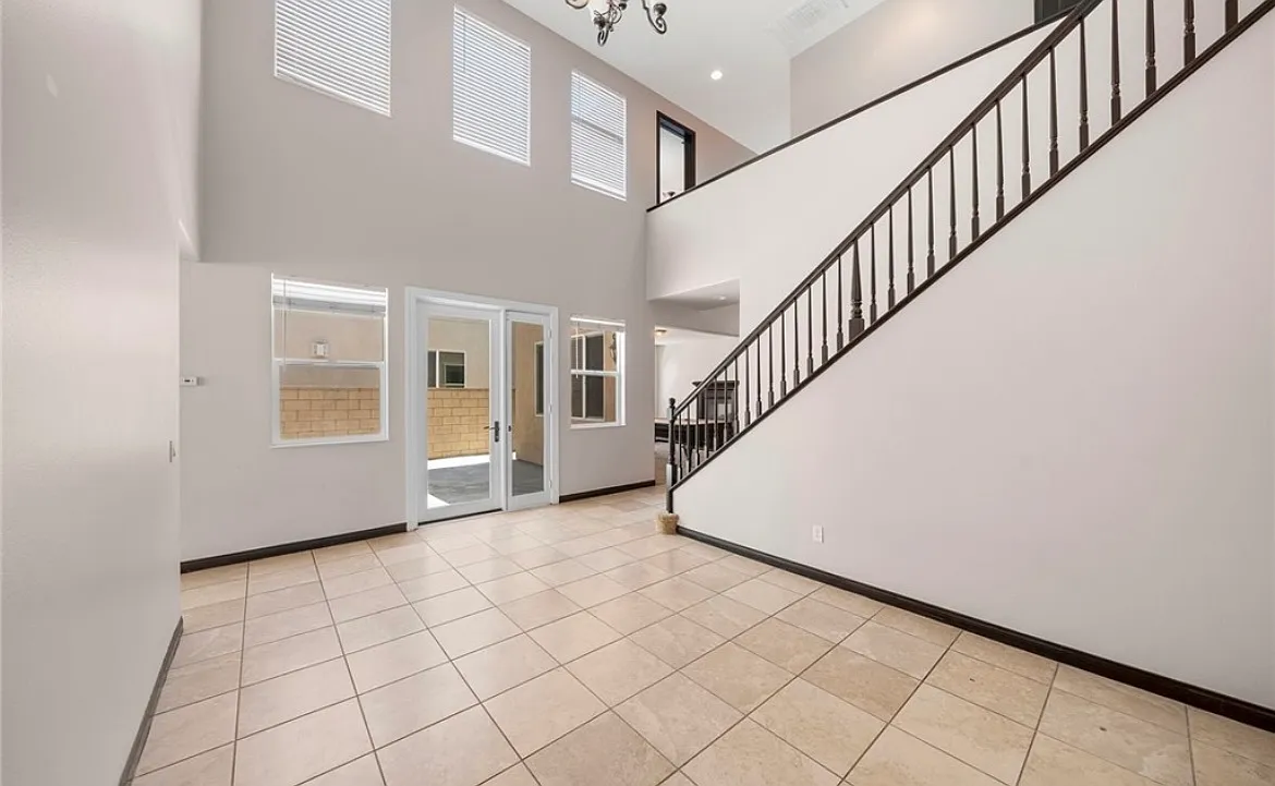 5 bed, 4100 sqft, $1,099 — Photo 1