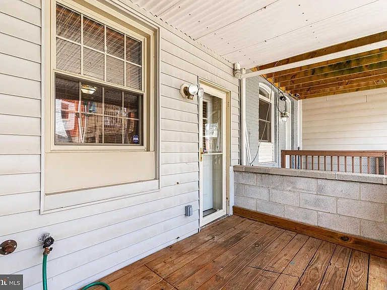 723 S Decker Ave — Photo 4