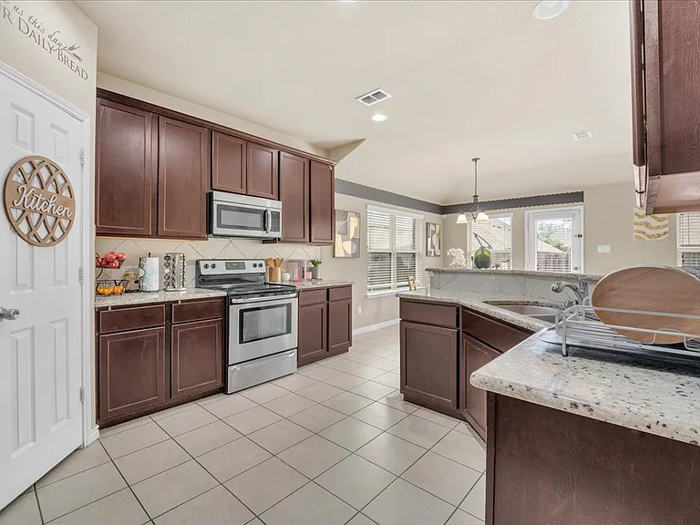 1820 Christopher Creek Dr — Photo 9