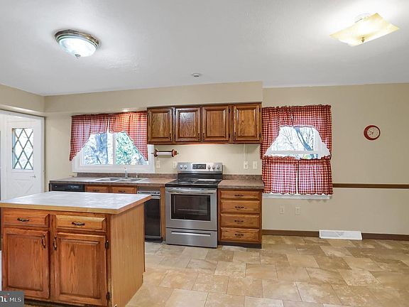 3rd image of 6000 Ivy Ln