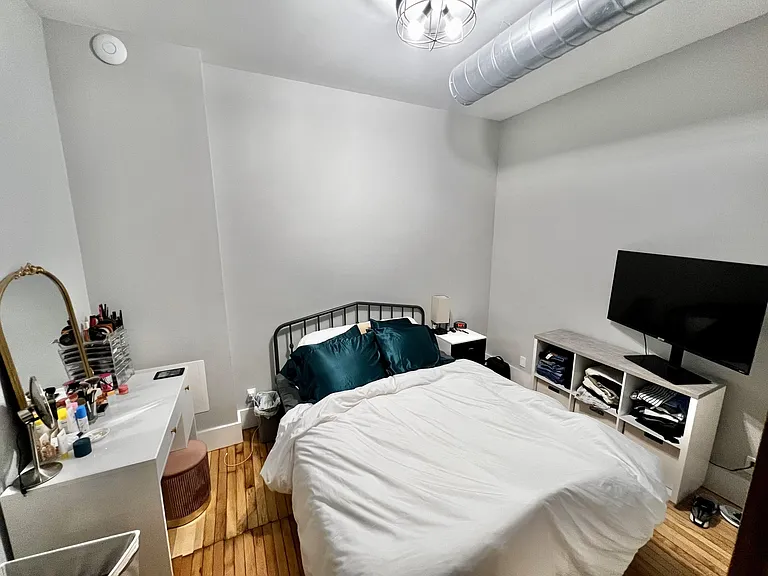1328 W 18th St #2F — Photo 13