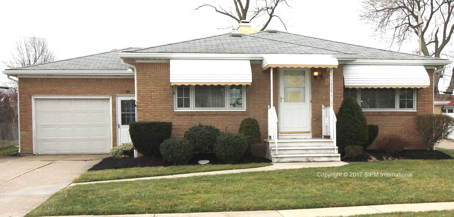 62 Lucy Ln photo 1