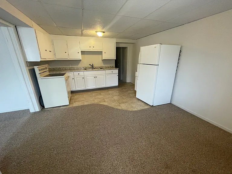 201 W Lincoln St #2 — Photo 2