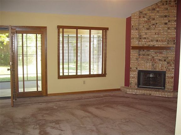 3rd image of 1945 Squire Cir