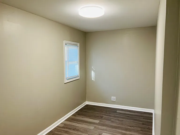 326 S 43rd St — Photo 26