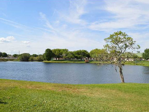 3rd image of 2034 Winterset Dr