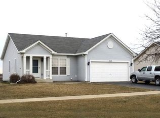 828 Grant Dr, Minooka, IL 60447