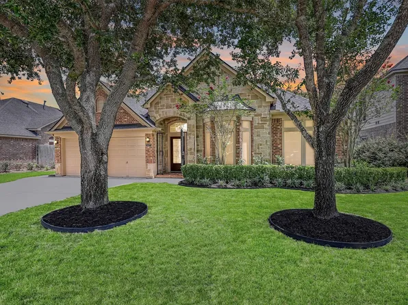 2427 Pioneer Oaks Dr, Fresno, TX 77545