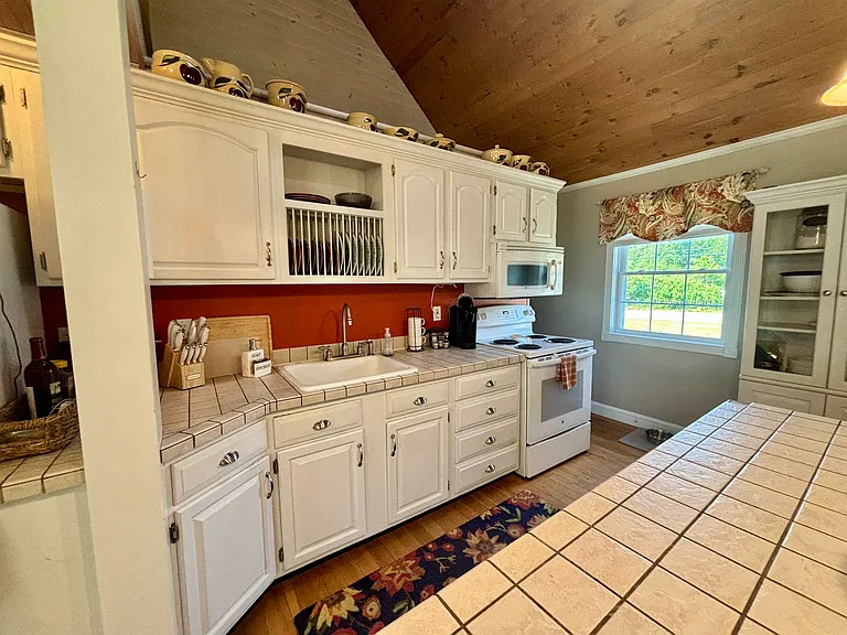 353 Forest Rd — Photo 12