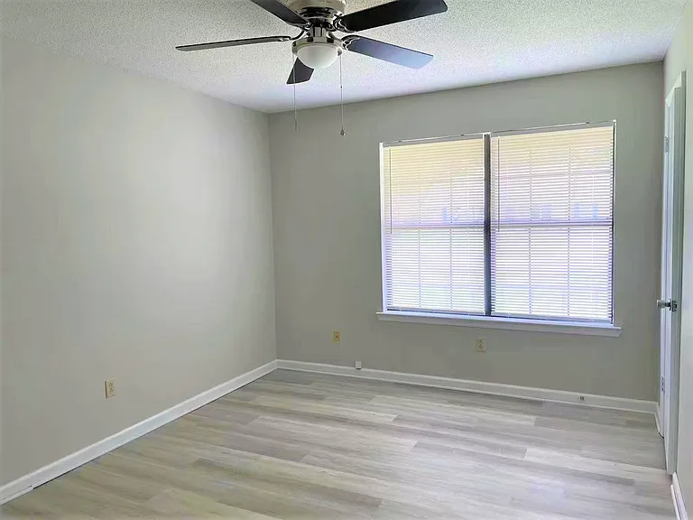 105 Maid Marian Ct — Photo 18